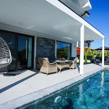Kardelen Sleep 10 En Private Pool Villa *